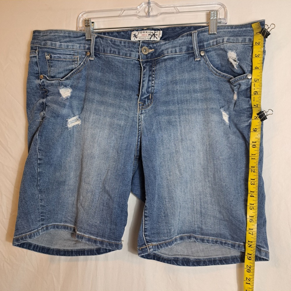 Torrid Denim Shorts Size 22 stretch Bermuda Women's Plus Cotton Spandex Blend - Picture 7 of 9